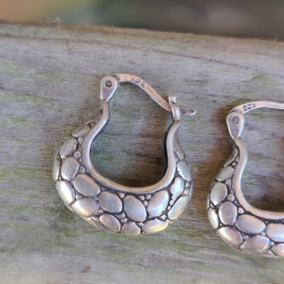 Vintage Sterling Pebbled Earrings - Picture 4 of 5